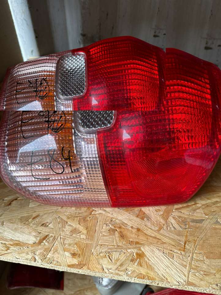 Toyota RAV 4 (XA20) (2000 - 2005)  8155142060 Задний фонарь в кузове