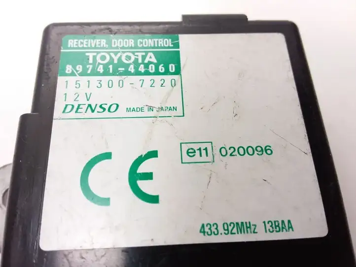 Toyota Avensis Verso (2001 - 2004) 8974144060 Блок управления дверью — фото 4
