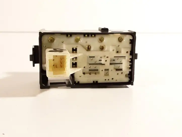 Toyota Prius (XW30) (2009 - 2015) 192801 Блок кнопок стеклоподъемников — фото 5