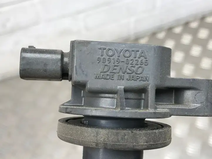 Toyota Yaris (2014 - 2019) 9091902265 Катушка зажигания — фото 2