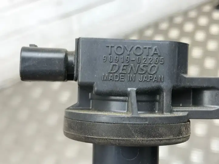 Toyota Yaris (2014 - 2019) 9091902265 Катушка зажигания — фото 2
