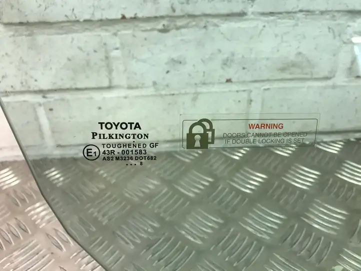 Toyota Yaris (2019 - ) E143R001583 Стекло передней двери — фото 2