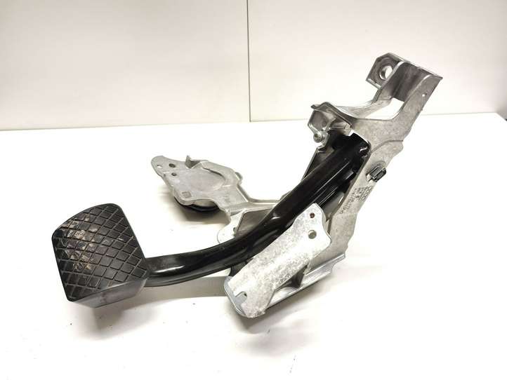 Audi A4 (2015 - 2019)  8W1723140B Тормозная педаль