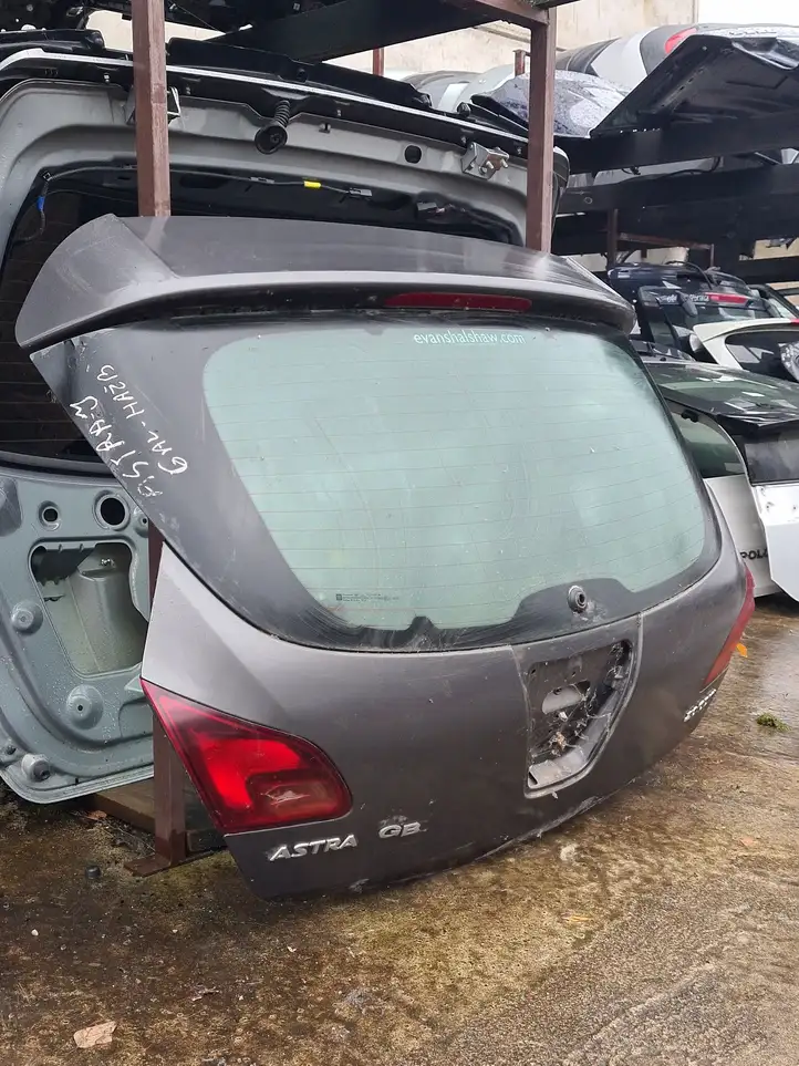 Opel Astra J (2009 - 2012) Крышка багажника — фото 3