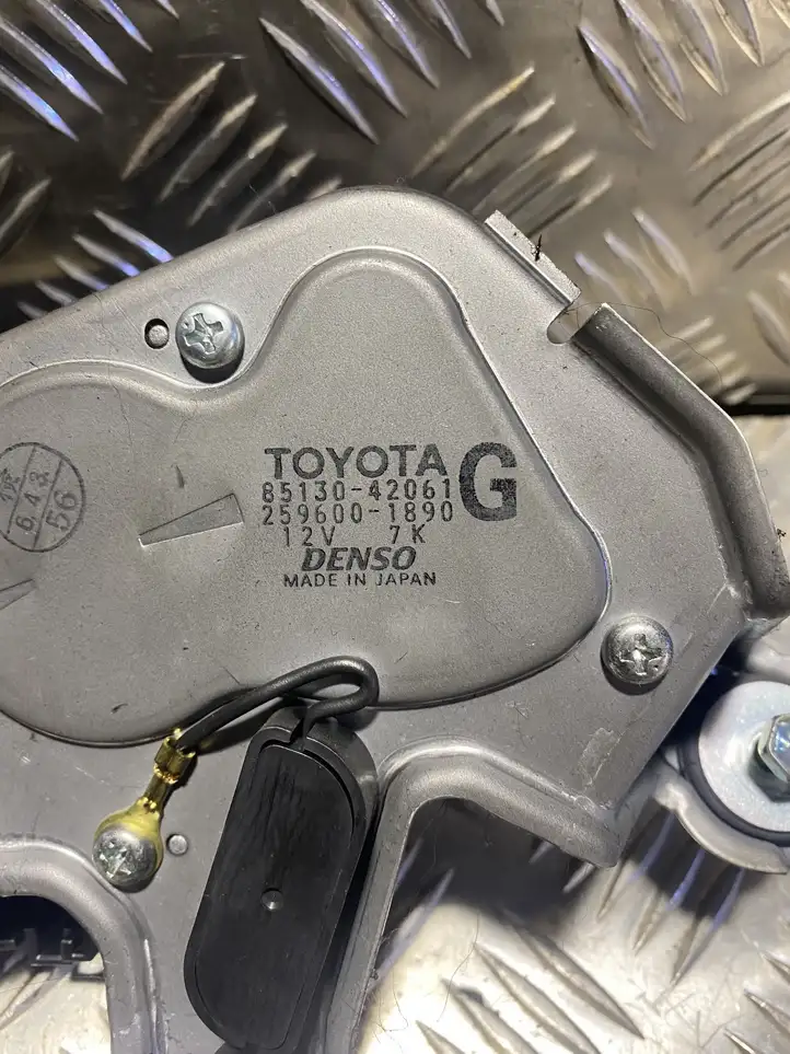 Toyota RAV 4 (XA30) (2006 - 2016) 8513042061 Двигатель стеклоочистителя заднего стекла — фото 2