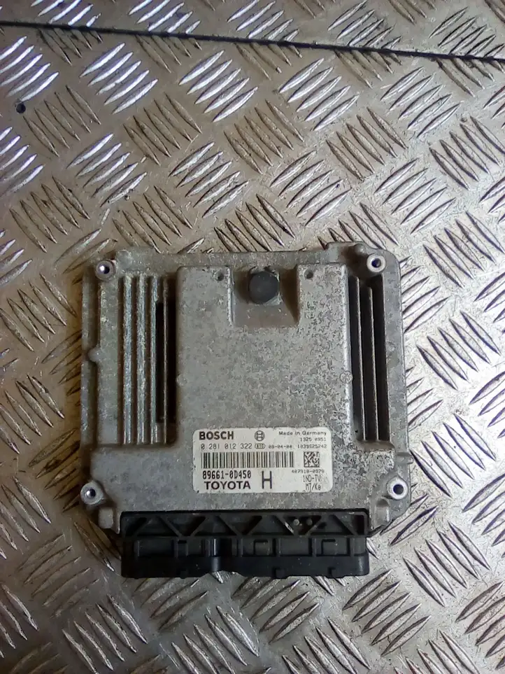 Toyota Yaris (2005 - 2009) 896610D450 Блок управления двигателем (ЭБУ) — фото 1