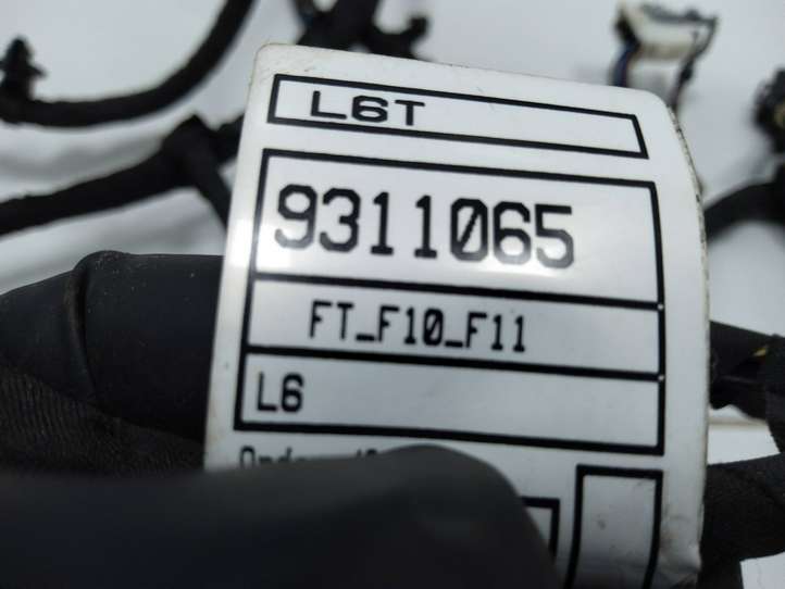 BMW 5 F10 F11 (2009 - 2016)  9147281 Проводка задних дверей