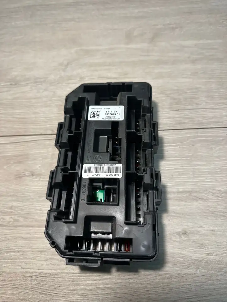 BMW 3 F30 F35 F31 (2012 - 2018) 9337879 Блок предохранителей — фото 1