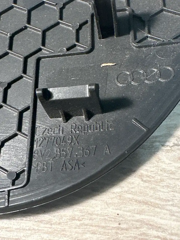 Audi A3/S3 8V (2012 - 2016) 8V2857367A Решетка сабвуфера — фото 2