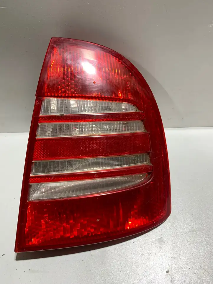 Skoda Superb B5 (3U) (2001 - 2008) 3U5945112 Задний фонарь в кузове — фото 1
