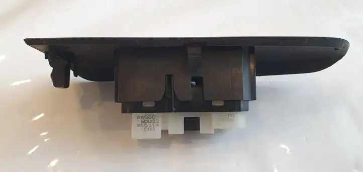 Toyota Land Cruiser (J120) (2002 - 2009) 8403060022 Блок кнопок стеклоподъемников — фото 2