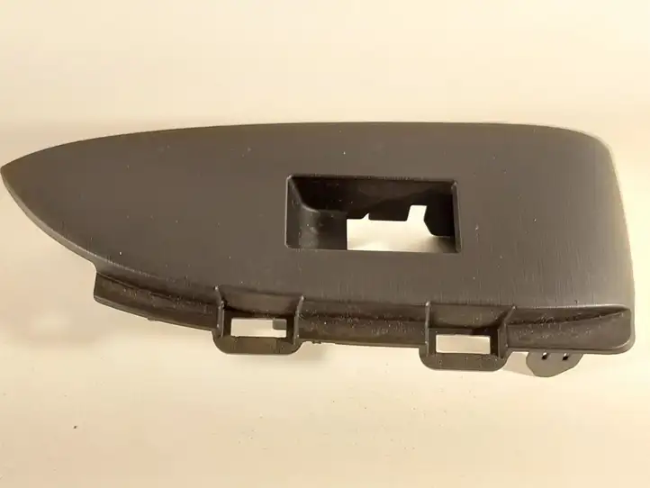 Toyota Prius (XW30) (2009 - 2015) 7427147060 Накладка кнопки стеклоподъемника — фото 2