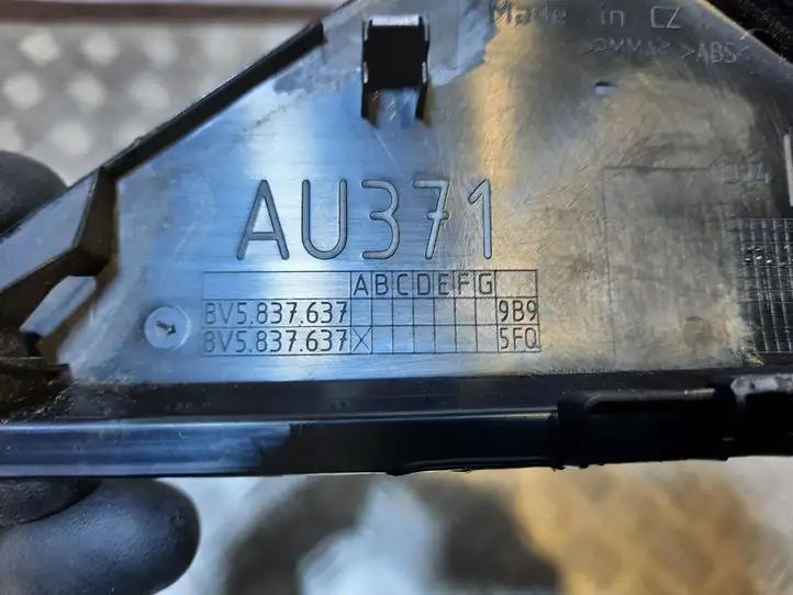 Audi A3/S3 8V (2012 - 2016) 8V5837637 Накладка стекла передней двери — фото 2