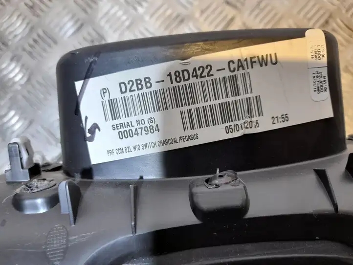 Ford Fiesta (2013 - 2017) D2BB18D422 Прочие детали салона — фото 5