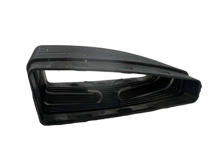 Audi A4 (2004 - 2009)  8E0129139C Деталь (детали) канала забора воздуха