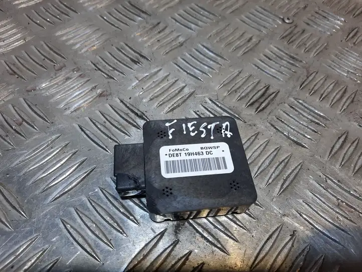 Ford Fiesta (2013 - 2017) 13B748 GPS антенна — фото 1