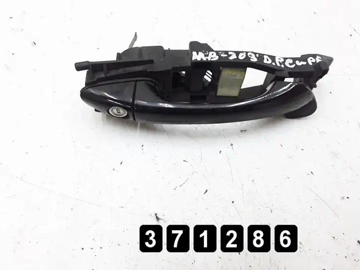 Mercedes-Benz C W203 (2000 - 2007) 2037600234 defect Наружная ручка двери — фото 1