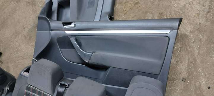 Volkswagen Golf V (2003 - 2009)   Комплект отделки дверей