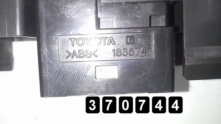 Toyota Corolla Verso E121 (2001 - 2004) 183574 Другие включатели / ручки/ переключатели — фото 4