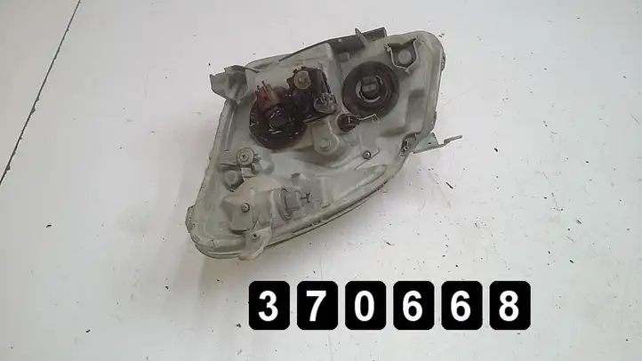 Toyota Corolla Verso E121 (2001 - 2004) Передняя фара — фото 4