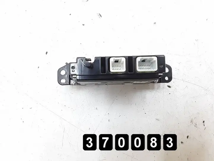 Nissan Leaf I (ZE0) (2010 - 2017) # 3nd0a210485 Другие включатели / ручки/ переключатели — фото 4