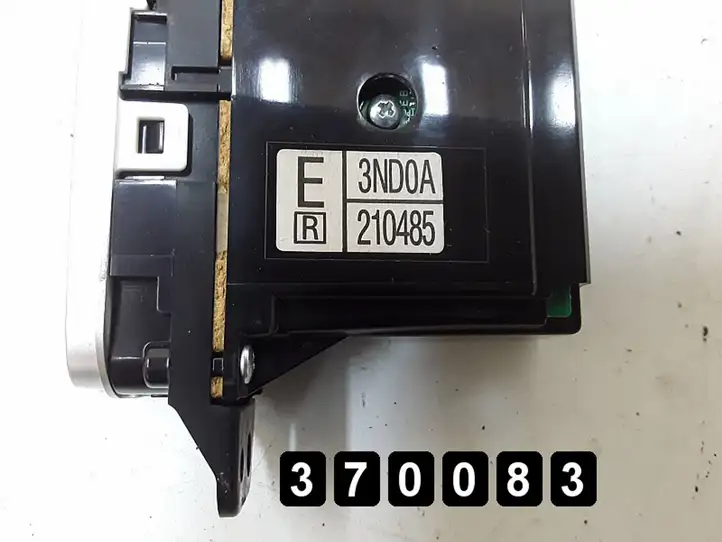 Nissan Leaf I (ZE0) (2010 - 2017) # 3nd0a210485 Другие включатели / ручки/ переключатели — фото 6