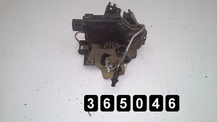 Audi A6 S6 C5 4B (1997 - 2001) Замок ручки двери — фото 2