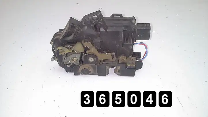 Audi A6 S6 C5 4B (1997 - 2001) Замок ручки двери — фото 3
