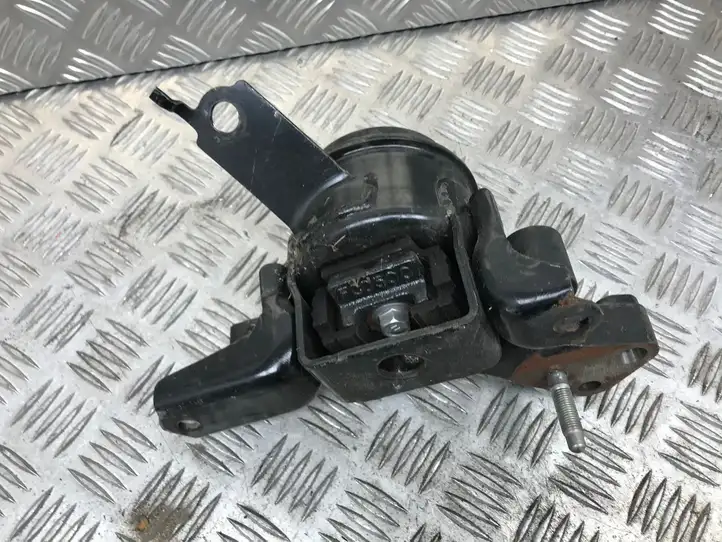 Toyota Yaris (2014 - 2019) Подушка КПП — фото 2