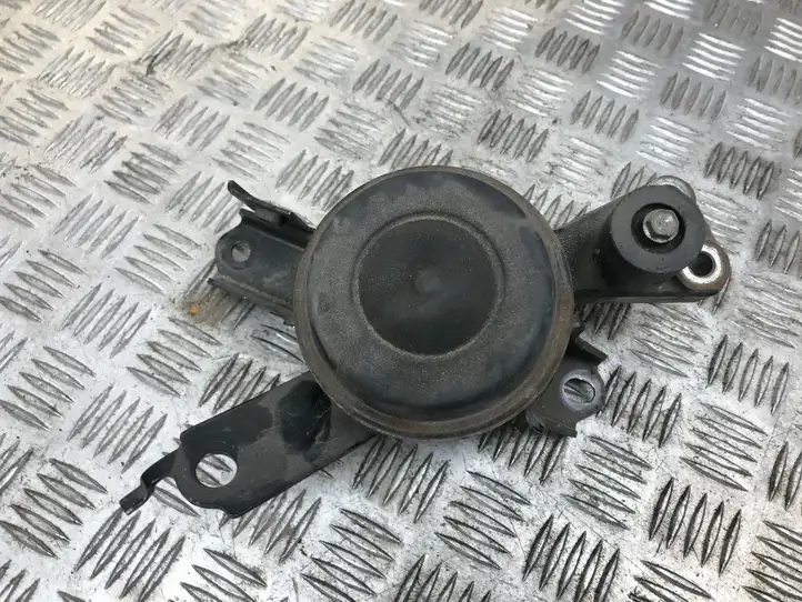 Toyota Yaris (2014 - 2019) Подушка КПП — фото 3