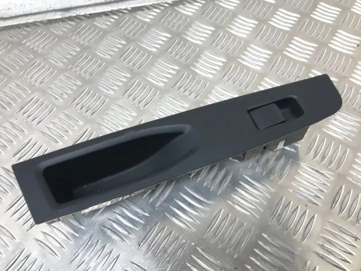 Toyota Yaris (2014 - 2019) 742710D400 Блок кнопок стеклоподъемников — фото 1