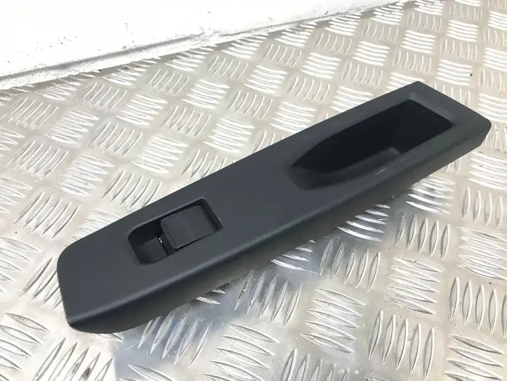 Toyota Yaris (2014 - 2019) 742710D400 Блок кнопок стеклоподъемников — фото 3