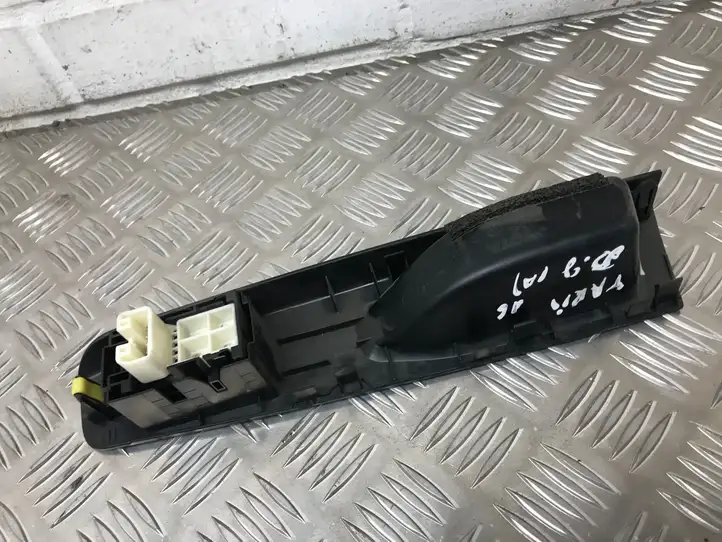 Toyota Yaris (2014 - 2019) 742710D400 Блок кнопок стеклоподъемников — фото 4