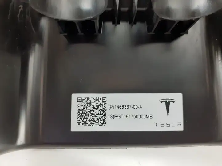 Tesla Model 3 (2017 - 2023) 146836700A Прочие детали салона — фото 3