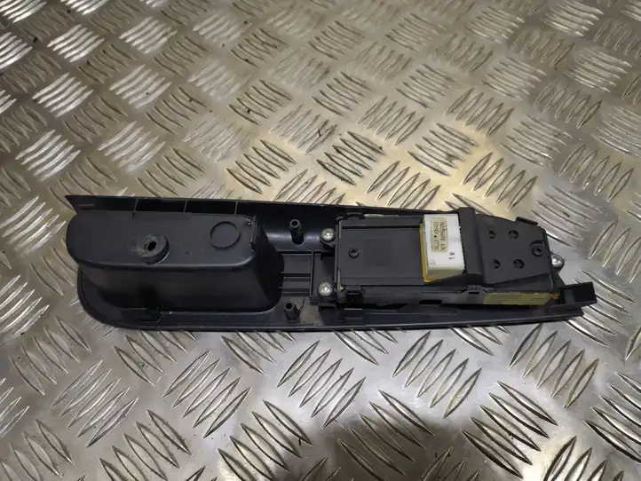 Toyota Corolla E120 E130 (2000 - 2004) 54355669 Кнопка стеклоподъемников — фото 3