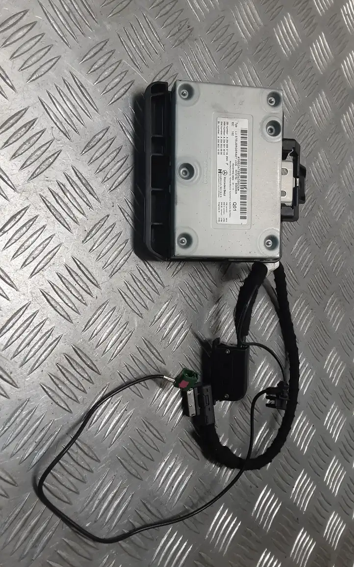 Mercedes-Benz C W204 (2007 - 2014)  A2049005704 Блок управления MMI