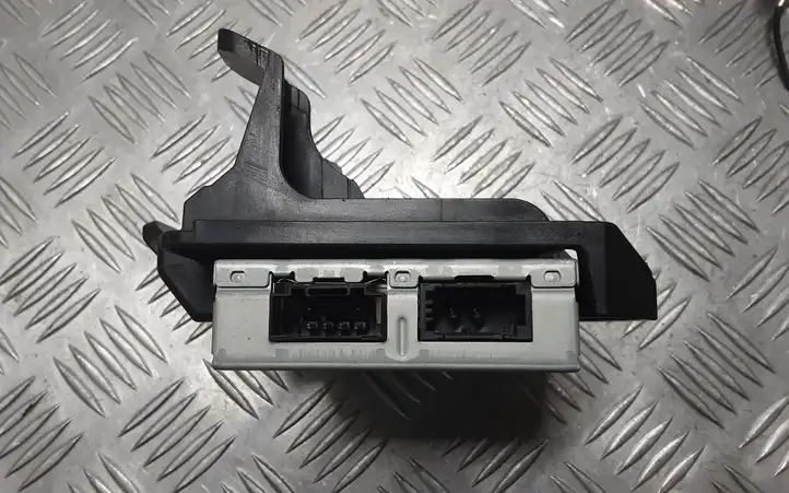 Mercedes-Benz C W204 (2007 - 2014)  A2049005704 Блок управления MMI