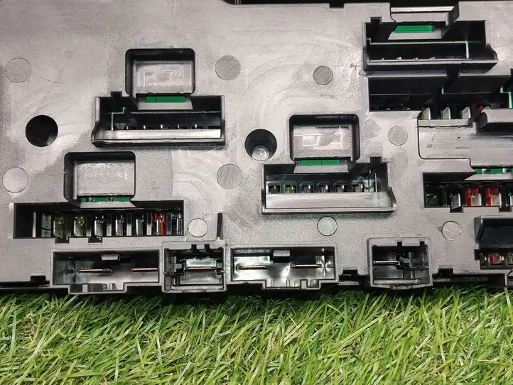 BMW 5 F10 F11 (2009 - 2016)  9252815 Блок предохранителей