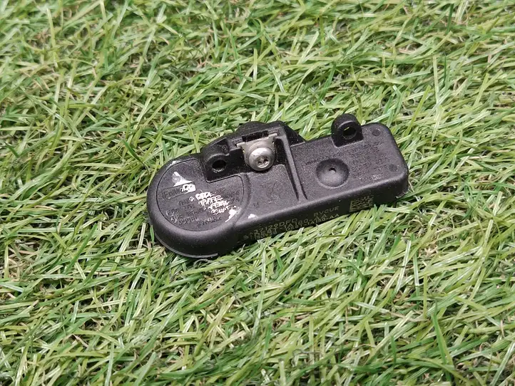 Ford Focus (2011 - 2015)  DE8T1A180AA Датчик давления покрышек