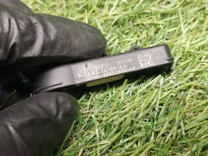 Ford Focus (2011 - 2015)  DE8T1A180AA Датчик давления покрышек