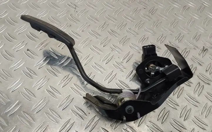 Toyota Corolla Verso AR10 (2004 - 2009) 8928152021 Педаль акселератора — фото 4