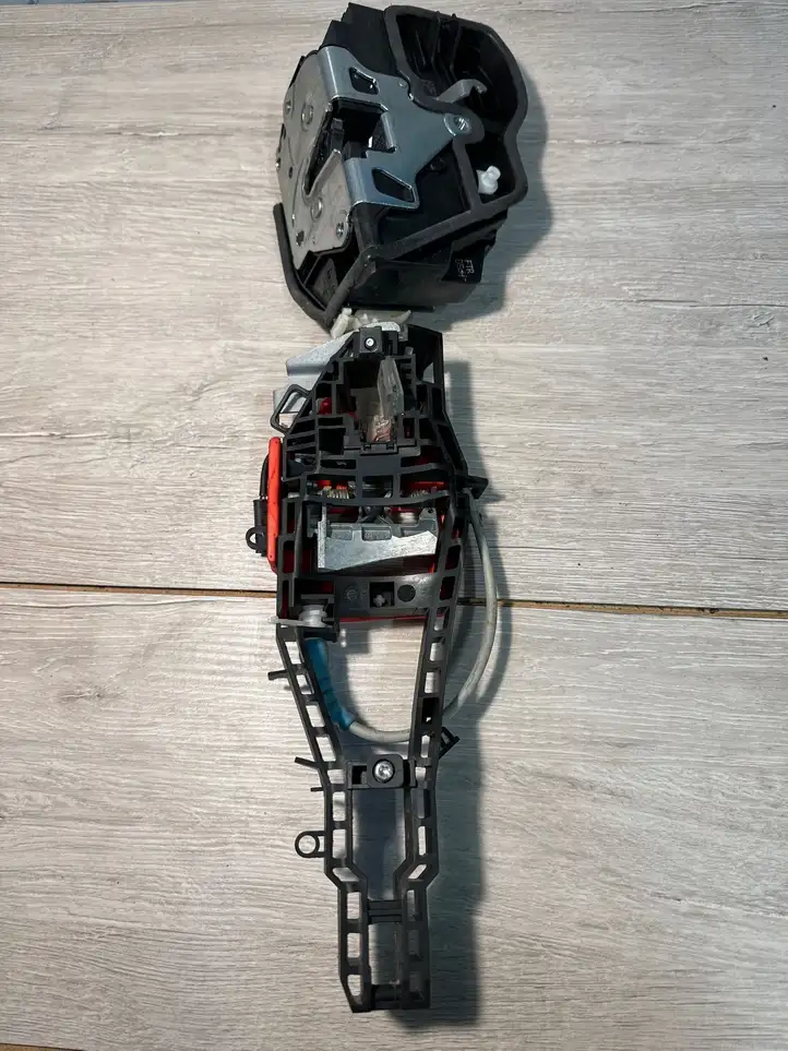 BMW 3 F30 F35 F31 (2012 - 2018) 7321640 Крепление наружной ручки передней двери — фото 3