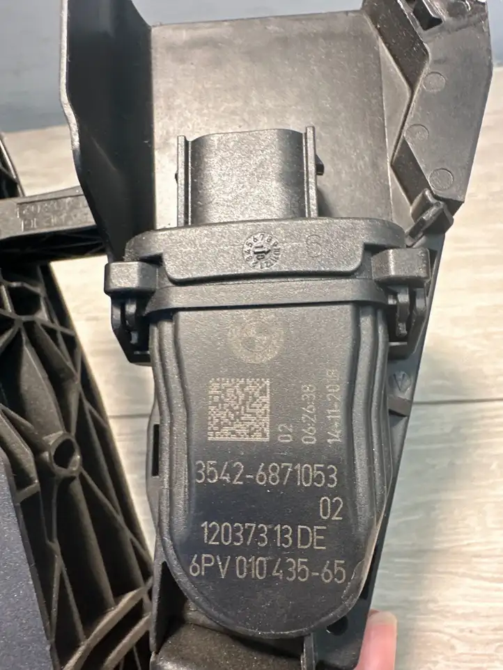 BMW 3 F30 F35 F31 (2012 - 2018) 12037313DE Педаль акселератора — фото 2