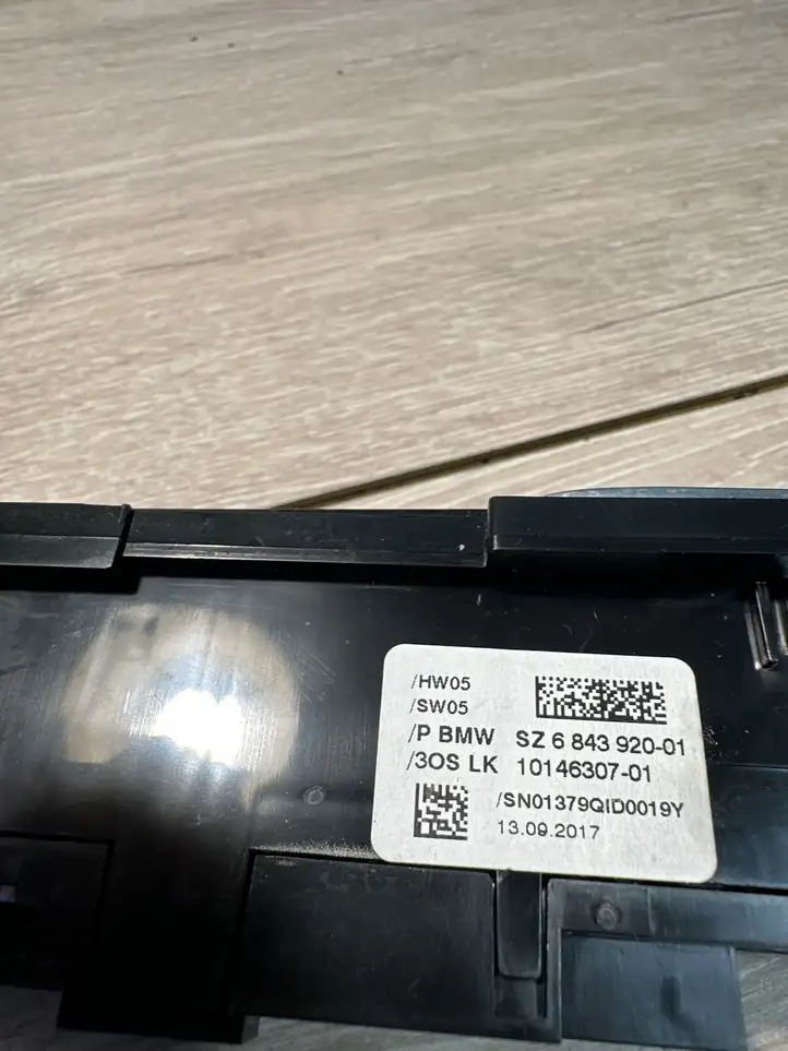 BMW 3 G20 G21 (2019 - ) 6843920 Включатель регулировки высоты / жесткости ходовой части — фото 3