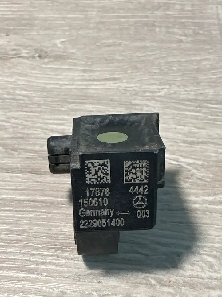 Mercedes-Benz C W205 (2014 - 2021) 2229051400 Датчик удара SRS — фото 3