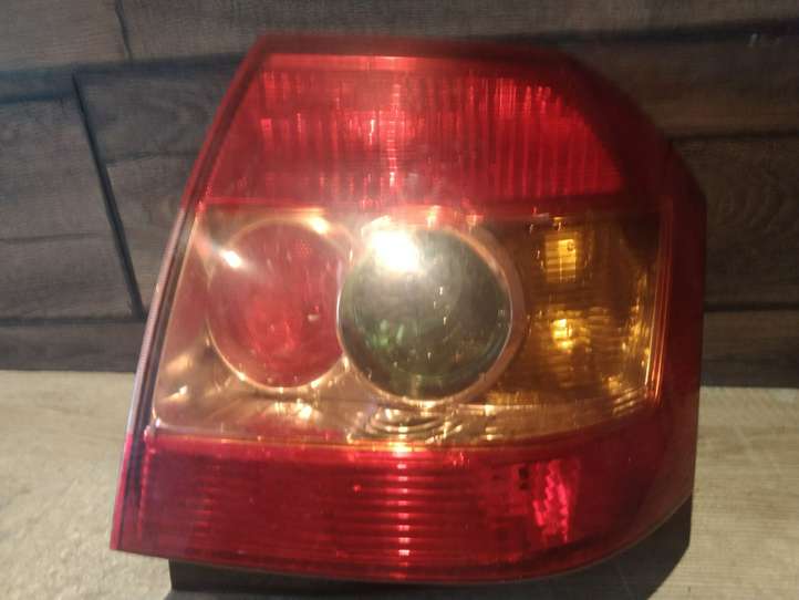 Toyota Corolla E120 E130 (2000 - 2004)   Задний фонарь в кузове