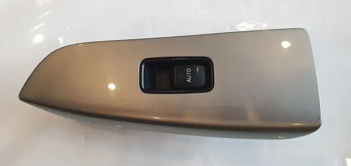 Toyota Land Cruiser (J120) (2002 - 2009) 8404060052 Блок кнопок стеклоподъемников — фото 1