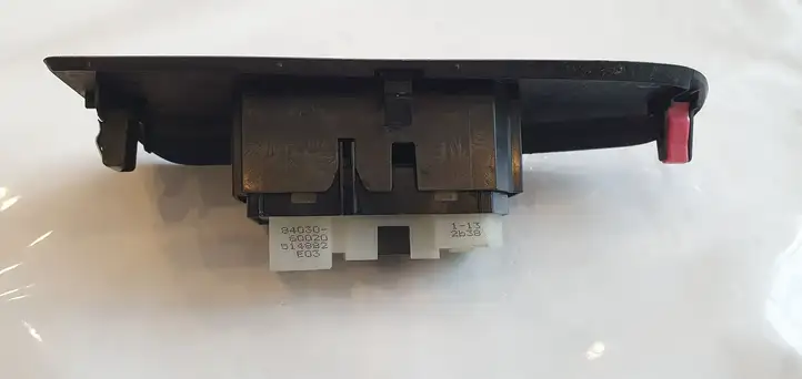 Toyota Land Cruiser (J120) (2002 - 2009) 8404060052 Блок кнопок стеклоподъемников — фото 2