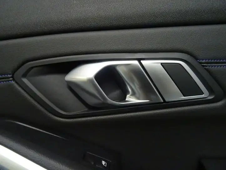 BMW 3 G20 G21 (2019 - ) Обшивка передней двери — фото 7