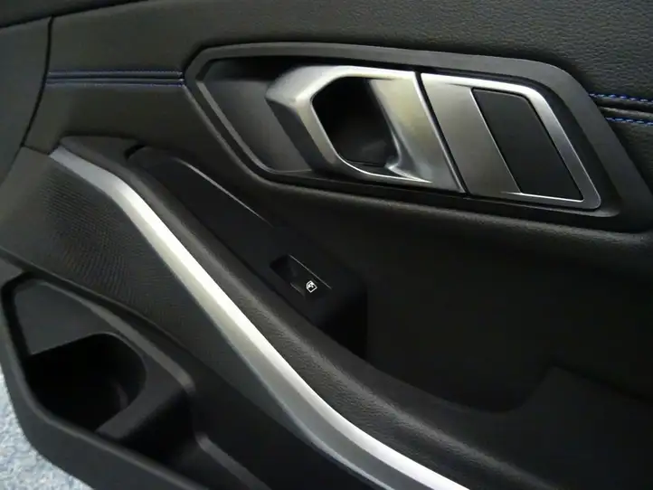 BMW 3 G20 G21 (2019 - ) Обшивка передней двери — фото 8